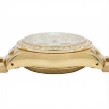 Afbeelding in Gallery-weergave laden, Rolex Datumjust voorzitter-stijl horloge met witte dweil diamanten wijzerplaat rand goud