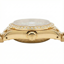 Afbeelding in Gallery-weergave laden, Rolex Datumjust voorzitter-stijl horloge met witte dweil diamanten wijzerplaat rand goud