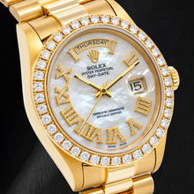 Afbeelding in Gallery-weergave laden, Rolex Day-Date 18238 36mm Wit Parelmoer Romeinse Cijfers Diamanten Wijzerplaat Geelgoud Horloge