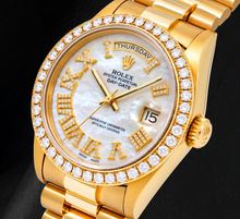 Afbeelding in Gallery-weergave laden, Rolex Day-Date 18238 36mm Wit Parelmoer Romeinse Cijfers Diamanten Wijzerplaat Geelgoud Horloge