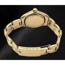 Afbeelding in Gallery-weergave laden, Rolex Oyster Perpetual 24 mm horloge met champagnekleurige wijzerplaat, geelgouden Oyster-band