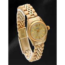 Afbeelding in Gallery-weergave laden, Rolex Oyster Perpetual geelgouden horloge met champagnekleurige wijzerplaat van 24 mm