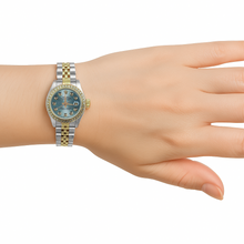 Afbeelding in Gallery-weergave laden, Rolex dameshorloge met blauwe diamanten wijzerplaat, datum, gewoon roestvrij staal en goud P5