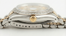 Afbeelding in Gallery-weergave laden, Rolex datumhorloge zilveren stok wijzerplaat diamanten rand roestvrij staal en goud jubileum