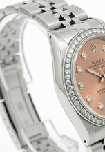 Afbeelding in Gallery-weergave laden, Rolex horloge van gemiddelde grootte met roestvrijstalen Datejust zalmkleurige wijzerplaat en lunette