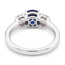 Afbeelding in Gallery-weergave laden, Ronde saffier en Natuurlijke echte diamant ( niet in het laboratorium gekweekt )en ring wit goud 2,50 karaat 3 stenen stijl