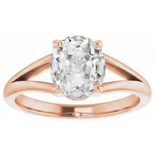 Afbeelding in Gallery-weergave laden, Briljant Antiek Cushion Solitaire Verlovingsring in 14K Rosé Goud – vooraanzicht