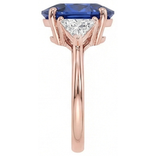 Afbeelding in Gallery-weergave laden, Roségoud Drie Stenen Ring Ovaal Blauwe Saffier & Natuurlijke uit de aarde gewonnen Diamant 8.25 Karaat