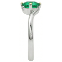 Afbeelding in Gallery-weergave laden, Colombiaanse Smaragd Rond Briljant Edelsteen Ring in Bicolor 14K Goud – profielaanzicht