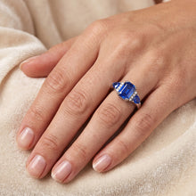 Afbeelding in Gallery-weergave laden, Smaragd Drie Stenen Blauwe Saffier Ring & Natuurlijke uit de aarde gewonnen Diamanten 3 Karaat