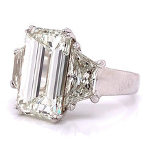 Afbeelding in Gallery-weergave laden, Smaragd Trapezium Grote Echt Diamanten Ring met drie stenen 9 karaat