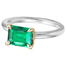 Afbeelding in Gallery-weergave laden, Fijne Smaragd Smaragd Slijpvorm Edelsteen Ring in Tweekleurig 14K Goud – hoekaanzicht