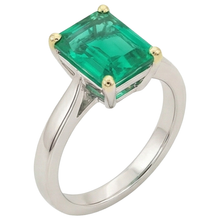 Afbeelding in Gallery-weergave laden, Elegant Fijne Smaragd Edelsteen Ring 2,50 karaat – hoekaanzicht
