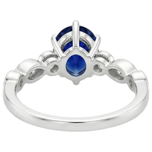 Afbeelding in Gallery-weergave laden, Solitaire Ring Met Markiezin & Ronde Diamanten Accenten 3 Karaat