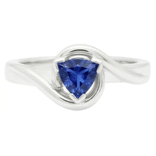 Afbeelding in Gallery-weergave laden, Solitaire Trillion V Prong Blauwe Saffier Ring 0,50 Karaat Twisted Style