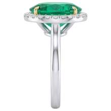 Afbeelding in Gallery-weergave laden, Smaragd Gekleurde Steen Ring 3,50 karaat Bicolor 14K Goud – bovenaanzicht