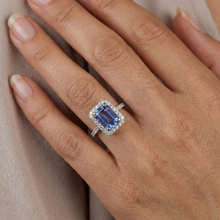 Afbeelding in Gallery-weergave laden, Prong Gezet Ceylonsaffier Met Natuurlijke uit de aarde gewonnen Diamanten 4 Ct Ring Witgoud 14K