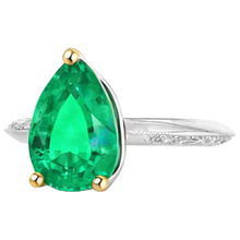 Afbeelding in Gallery-weergave laden, Colombiaanse Smaragd Sieraadsteen Ring 2 karaat Bicolor 14K Goud – hoekaanzicht