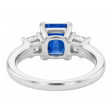 Afbeelding in Gallery-weergave laden, Trapezium Diamond Blue Sapphire Ring Radiant Cut 3 karaat drie steen