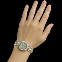 Afbeelding in Gallery-weergave laden, Tweekleurige Rolex Datumjust dameshorloge met diamanten wijzerplaat en gecanneleerde rand P2