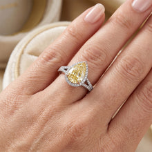 Afbeelding in Gallery-weergave laden, VVS Halo Verlovingsring – Gele Kanarie Diamant 2 karaat