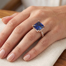 Afbeelding in Gallery-weergave laden, Verlovingsring Princess Saffier uit Sri Lanka en Natuurlijke uit de aarde gewonnen Diamanten 5.25 Karaat