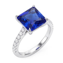 Afbeelding in Gallery-weergave laden, Verlovingsring met blauwe saffier en pavé accenten van uit de aarde gewonnen diamanten, 6 karaat