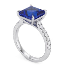 Afbeelding in Gallery-weergave laden, Verlovingsring met blauwe saffier en pavé accenten van uit de aarde gewonnen diamanten, 6 karaat