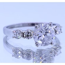 Afbeelding in Gallery-weergave laden, Vijf Stenen Echt Diamanten Verlovingsring Prong Setting 2,25 Karaat