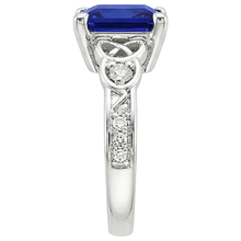 Afbeelding in Gallery-weergave laden, Vintage Stijl Ceylonese Saffier & Natuurlijke uit de aarde gewonnen Diamanten Ring 5.25 Karaat Goud 14K