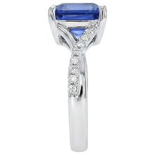 Afbeelding in Gallery-weergave laden, Natuurlijke Echte (Niet Labgekweekt) Witgouden Solitaire Blauwe Saffier Ring Met Accenten 4.50 Karaat