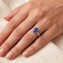 Afbeelding in Gallery-weergave laden, Witgouden Solitaire ovale Ceylon Sapphire Ring 1,50 karaat