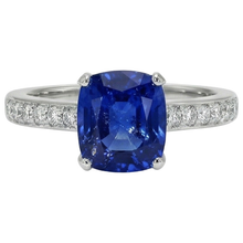 Afbeelding in Gallery-weergave laden, Witgouden Ring met uit de aarde gewonnen Diamant, Kussen Geslepen Ceylon Saffier en Accentstenen, 6 Karaat