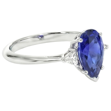 Afbeelding in Gallery-weergave laden, Witgouden ring met 3 stenen blauwe saffier en biljoen Natuurlijke echte diamant ( niet in het laboratorium gekweekt )en 2,25 karaat