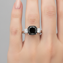 Afbeelding in Gallery-weergave laden, Verlovingsring met donkere diamant 6 karaat echte kussengeslepen zwarte driesteens 14k witgoud