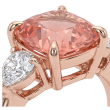 Afbeelding in Gallery-weergave laden, Padparadscha saffier verlovingsring 2,9 karaat natuurlijk kussengeslepen driesteens glad 14k roségoud