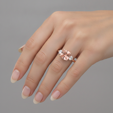 Afbeelding in Gallery-weergave laden, Perzikkleurige saffier 2,9 karaat natuurlijke kussengeslepen padparadscha en witte halvemaan driesteens ring 14K Roségoud