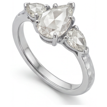 Afbeelding in Gallery-weergave laden, Diamant Peervormig 3-Steens Ring in 14K Witgoud – zijaanzicht