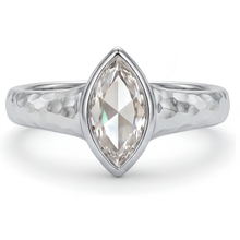 Afbeelding in Gallery-weergave laden, Diamant Marquise Slijpvorm Solitaire Ring in 14K Witgoud – vooraanzicht