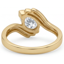 Afbeelding in Gallery-weergave laden, Solitaire Verlovingsring 14 Karaat Geelgoud met Diamant – achteraanzicht