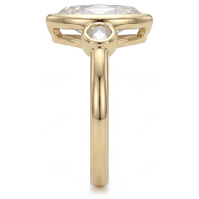 Afbeelding in Gallery-weergave laden, Diamant Marquise Slijpvorm Trilogie Ring in 14K Geelgoud – hoekaanzicht