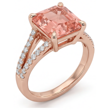 Afbeelding in Gallery-weergave laden, Verlovingsring met perzikkleurige saffier 4,3 karaat labgekweekt smaragdgeslepen padparadscha pavé 14K Roségoud