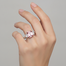 Afbeelding in Gallery-weergave laden, Padparadscha Ring 2,9 Karaat Echte Smaragdgeslepen Saffier en Witte Baguette Driesteens Glad 14k Goud