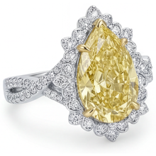 Afbeelding in Gallery-weergave laden, Fancy Gele Diamant Halo Verlovingsring 3 karaat Bicolor 14K Goud – zijaanzicht