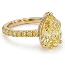Afbeelding in Gallery-weergave laden, Tijdloos Fancy Gele Diamant Sieraad Ring 3 karaat – hoekaanzicht