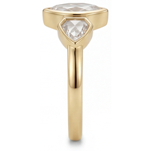 Afbeelding in Gallery-weergave laden, Fijne Diamant 3-Steens Ring – hoekaanzicht