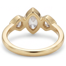 Afbeelding in Gallery-weergave laden, Fijne Diamant Marquise 3-Steens Ring in 14 Karaat Geelgoud – profielaanzicht