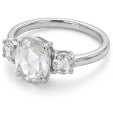 Afbeelding in Gallery-weergave laden, Fijne Diamant 3-Steens Ring 2,75 karaat 14K Witgoud – zijaanzicht