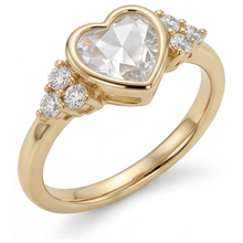 Afbeelding in Gallery-weergave laden, Fijne Diamant Solitaire Ring met Accenten 1,75-karaat 14 Karaat Geelgoud – zijaanzicht