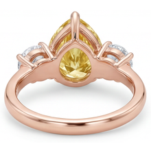 Afbeelding in Gallery-weergave laden, Gele Kanarie Diamant 3-Steens Ring 2-karaat 14K Rosé Goud – detailaanzicht